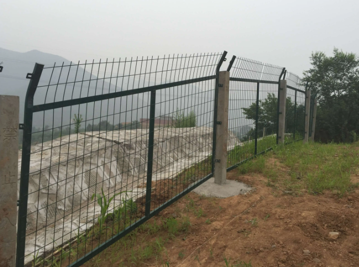 铁路护栏网 铁路护栏网